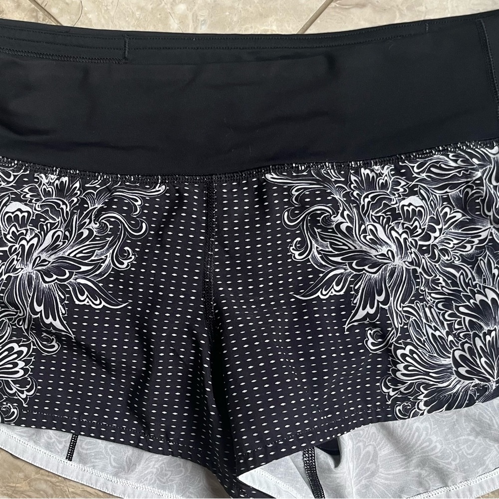 Lululemon speed up 2.5 low rise size 8